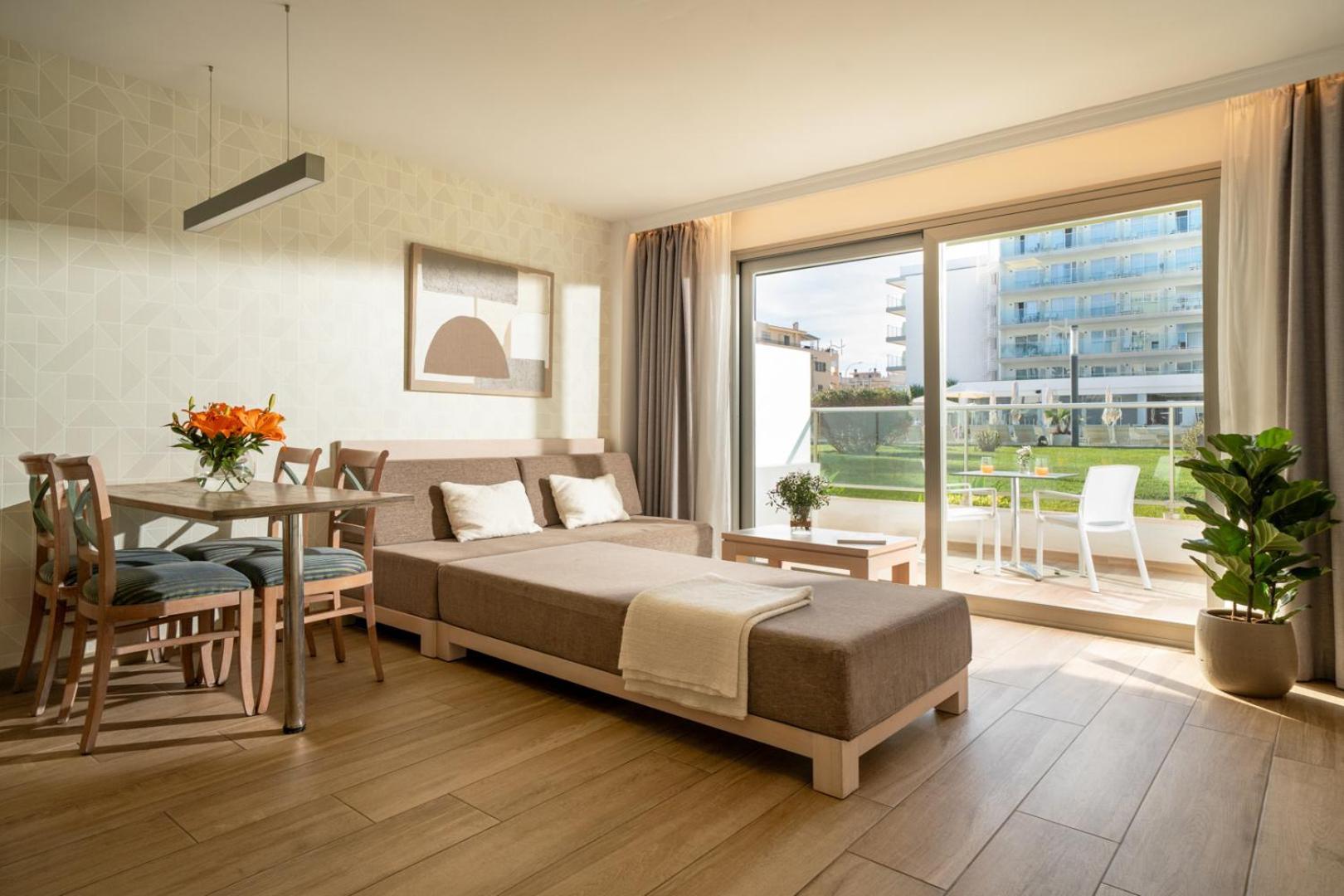 One-Bedroom Apartment Balcony,1771501538:JPEG